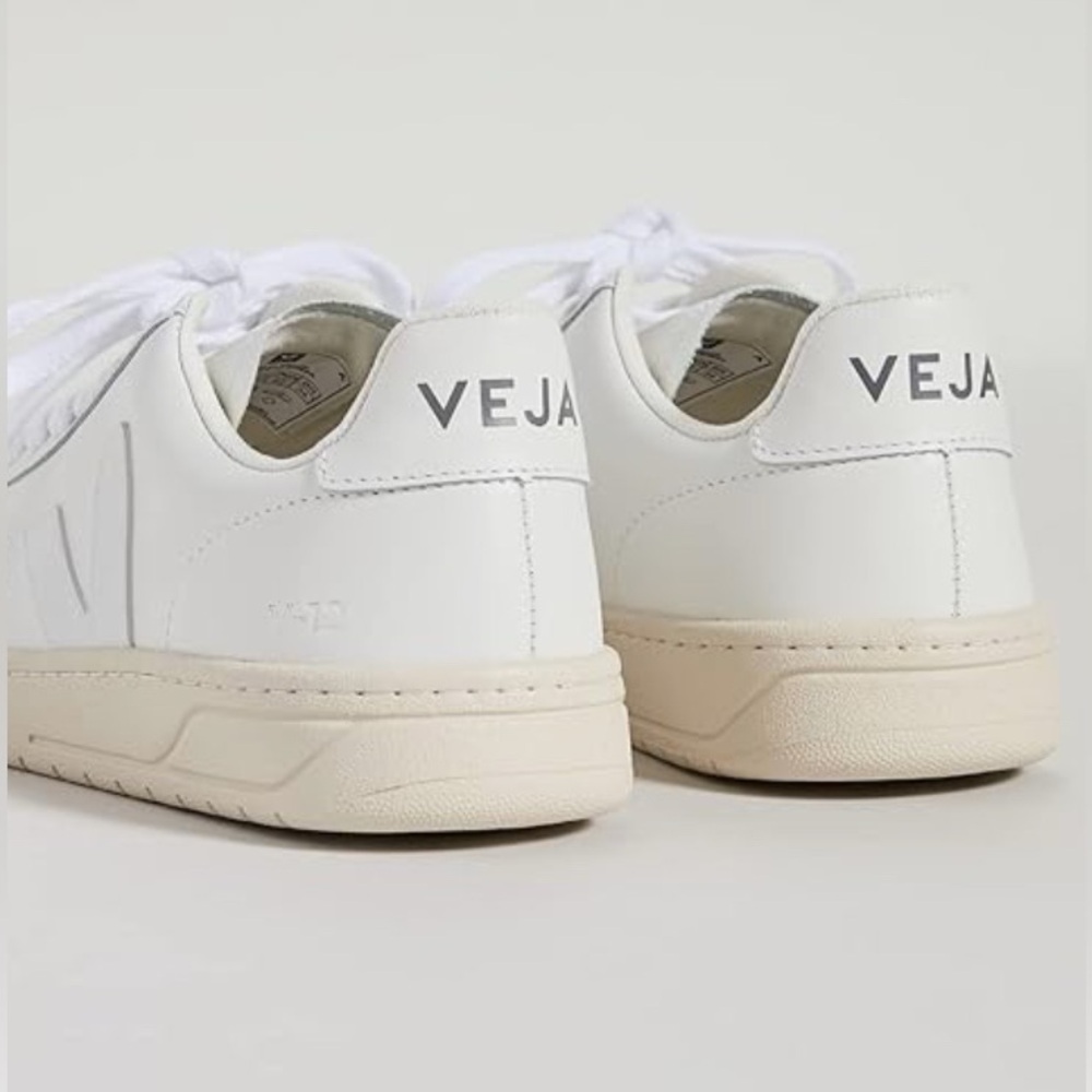 Veja Women's V-12 Sneaker - Picture 4 of 4